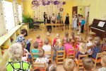 Alojas Mūzikas un mākslas skolas audzēkņi koncertēja veco ļaužu mītnē “Urgas” un bērnudārzā “Auseklītis”
